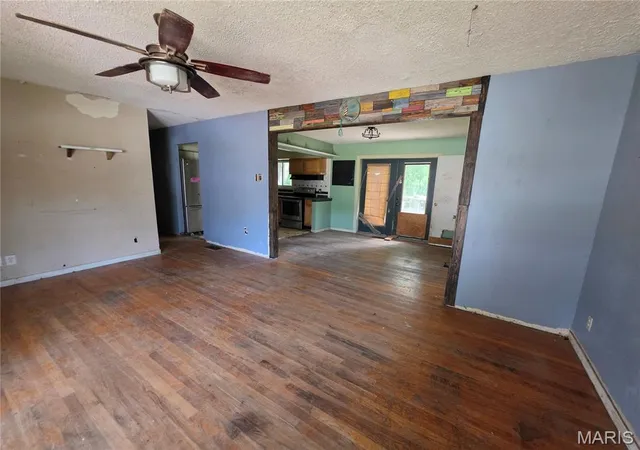 Photo 4 of Sale Pending at 1284 Ballast Point Dr, Arnold, MO 63010 | MLS# MIS26053393 | Listing updated on 2026-10-08