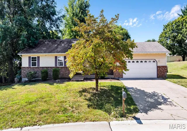 Photo 1 of Single family home for sale at 528 Andra Dr, Maryville, IL 62062 | MLS# MIS26053394 | Listing updated on 2026-10-06
