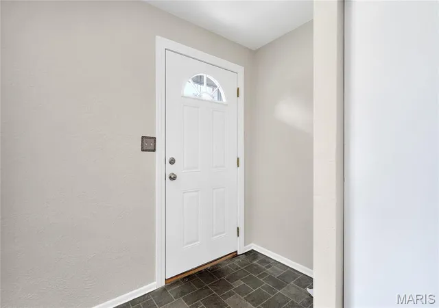 Photo 2 of Single family home for sale at 37 Briarwood Dr, Belleville, IL 62223 | MLS# MIS26053395 | Listing updated on 2026-08-28