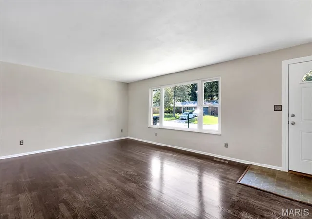 Photo 3 of Single family home for sale at 37 Briarwood Dr, Belleville, IL 62223 | MLS# MIS26053395 | Listing updated on 2026-10-06