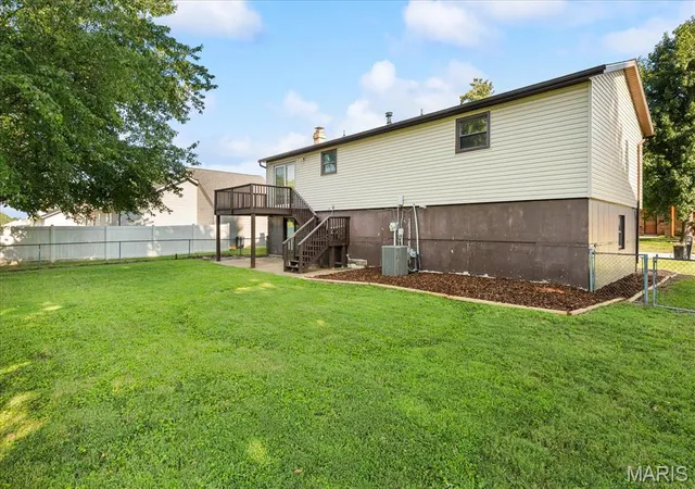 2nd image of 2100 Tampico Dr, Belleville, IL 62221 | MLS# MIS26053402