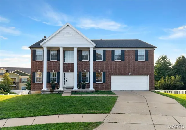 Photo 3 of Sale Pending at 26 N Brighton Park Ct, St Charles, MO 63303 | MLS# MIS26053425 | Listing updated on 2026-08-31