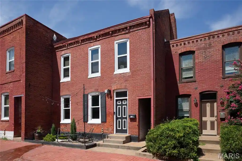 Listing Photo 1 - Condo for sale in 915 Allen Ave located at 915 Allen Ave, St. Louis, MO 63104 - Unit 915 Allen Ave