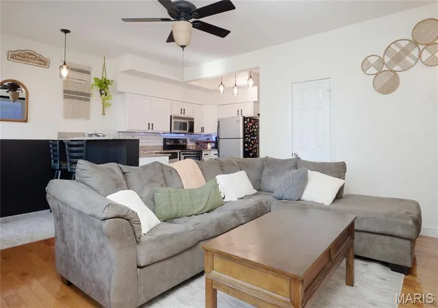 Listing Photo 3 - Condo for sale in building located at 915 Allen Ave, St. Louis, MO 63104 - Unit #4