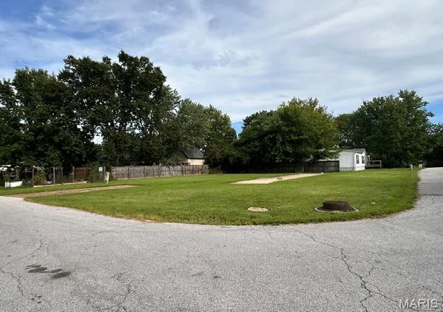 3rd image of 1034 Thousand Pines Dr, Fenton, MO 63026 | MLS# MIS26053430