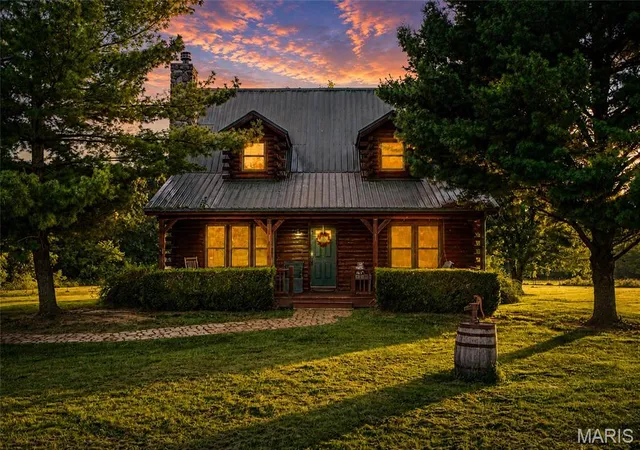 Photo 2 of Single family home for sale at 8140 Old Jackson Rd, Farmington, MO 63640 | MLS# MIS26053433 | Listing updated on 2026-10-05