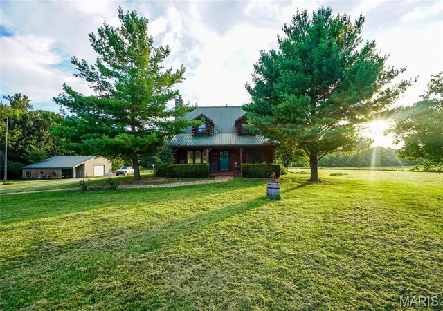 Photo 3 of Single family home for sale at 8140 Old Jackson Rd, Farmington, MO 63640 | MLS# MIS26053433 | Listing updated on 2026-10-05