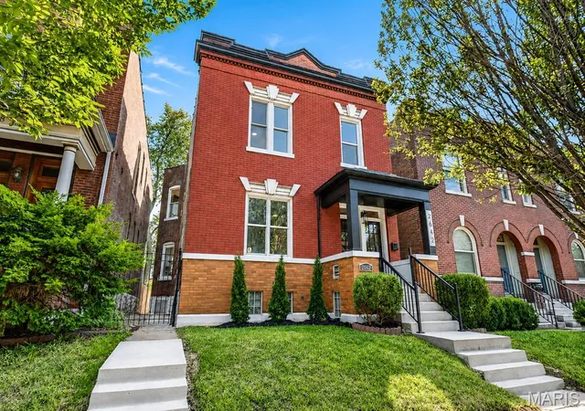 Photo 2 of Sale Pending at 2642 Accomac St, Saint Louis, MO 63104 | MLS# MIS26053437 | Listing updated on 2026-09-24