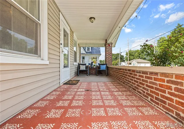 Photo 2 of Single family home for sale at 911 N Jefferson St, Litchfield, IL 62056 | MLS# MIS26053438 | Listing updated on 2026-09-22
