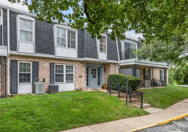 Photo 2 of Condo for sale at 1716 Mayenne Ct #B, Saint Louis, MO 63125 | MLS# MIS26053444 | Listing updated on 2026-09-14