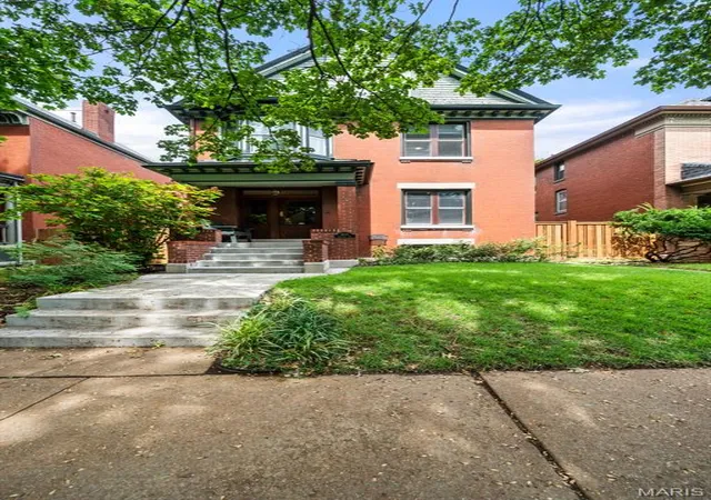 Photo 3 of Sale Pending at 3625 Juniata St, Saint Louis, MO 63116 | MLS# MIS26053452 | Listing updated on 2026-08-25