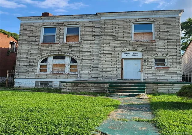 Single family home for sale at 5204 Ridge Ave, Saint Louis, MO 63113 | MLS# MIS26053453