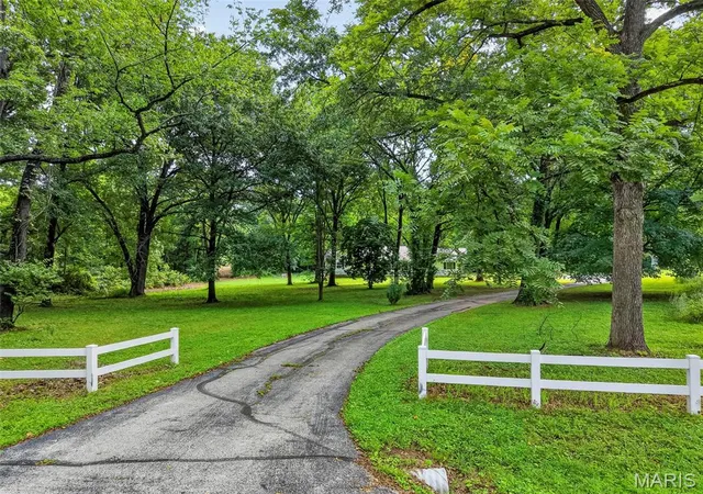 Photo 3 of Sale Pending at 125 Heritage Trl, Troy, MO 63379 | MLS# MIS26053460 | Listing updated on 2026-08-30