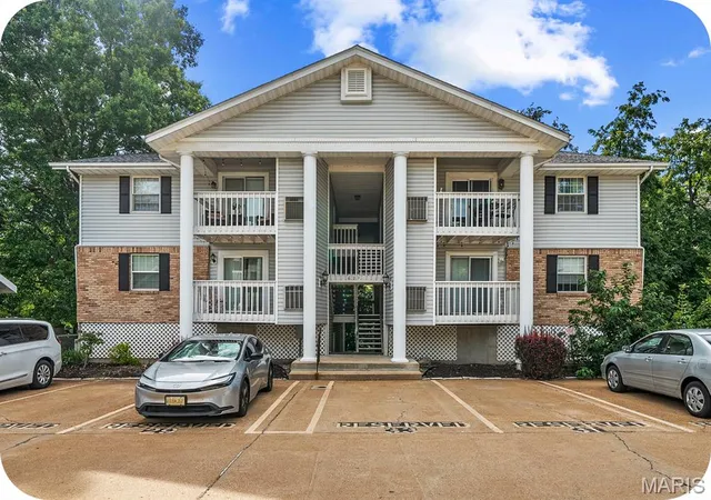 2nd image of 621 S Kirkwood Rd #303, Saint Louis, MO 63122 | MLS# MIS26053462