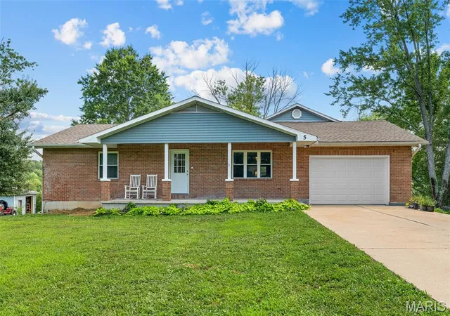 Photo 3 of Single family home for sale at 5 Nailbender Ln, Sullivan, MO 63080 | MLS# MIS26053468 | Listing updated on 2026-08-19
