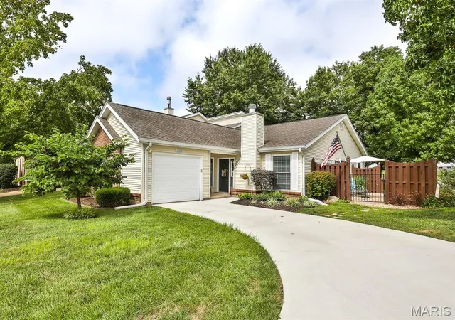Photo 2 of Sale Pending at 3102 Green Prairie Dr #3, St Charles, MO 63303 | MLS# MIS26053471 | Listing updated on 2026-08-30