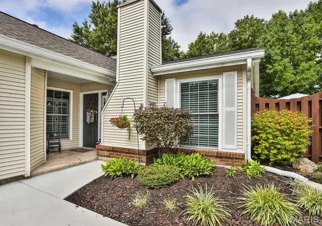 Photo 3 of Sale Pending at 3102 Green Prairie Dr #3, St Charles, MO 63303 | MLS# MIS26053471 | Listing updated on 2026-08-30