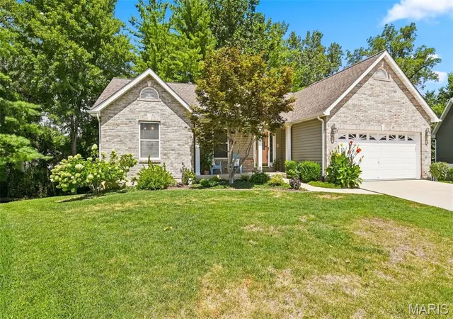 Photo 2 of Sale Pending at 55 Treeshade Ct, Saint Peters, MO 63376 | MLS# MIS26053472 | Listing updated on 2026-09-06