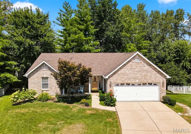Photo 2 of Sale Pending at 55 Treeshade Ct, Saint Peters, MO 63376 | MLS# MIS26053472 | Listing updated on 2026-09-06