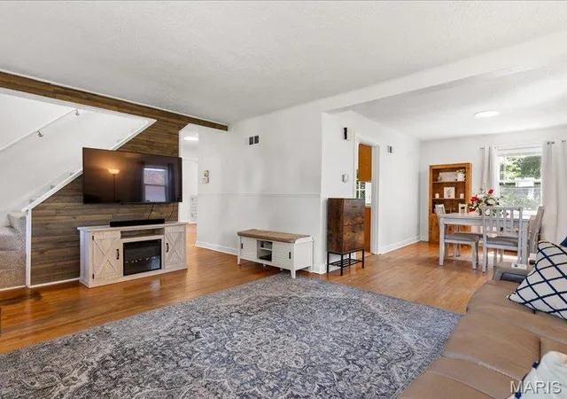 Photo 3 of Single family home for sale at 3318 Havenbrook Dr, St Louis, MO 63114 | MLS# MIS26053488 | Listing updated on 2026-08-31