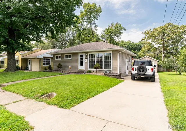 2nd image of 2929 Wayne Ave, Granite City, IL 62040 | MLS# MIS26053489
