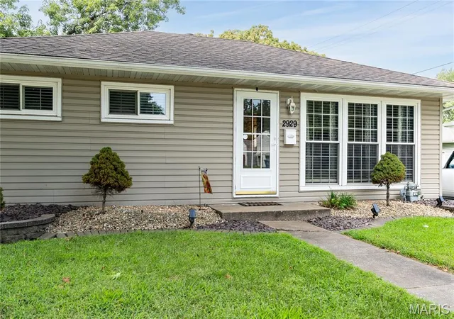 4th image of 2929 Wayne Ave, Granite City, IL 62040 | MLS# MIS26053489