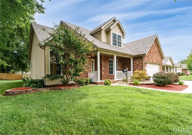 Photo 3 of Sale Pending at 1607 Amos Ct, Granite City, IL 62040 | MLS# MIS26053492 | Listing updated on 2026-09-03