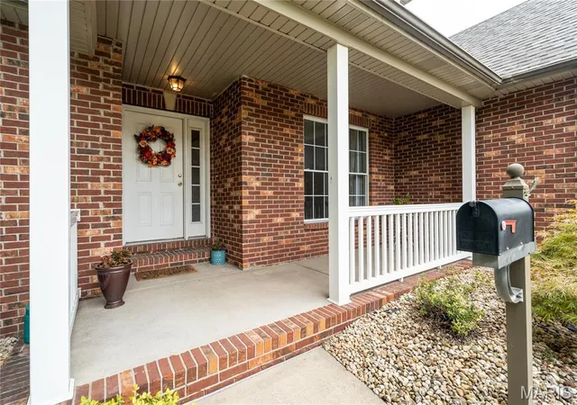 Photo 4 of Sale Pending at 1607 Amos Ct, Granite City, IL 62040 | MLS# MIS26053492 | Listing updated on 2026-09-03