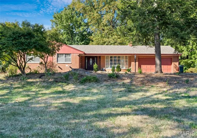 Photo 1 of Single family home for sale at 36 Lakeview Acres Dr, Collinsville, IL 62234 | MLS# MIS26053496 | Listing updated on 2026-10-16
