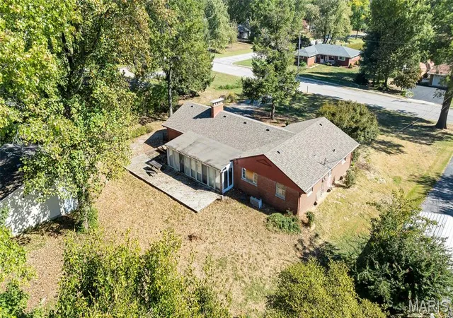 Photo 3 of Single family home for sale at 36 Lakeview Acres Dr, Collinsville, IL 62234 | MLS# MIS26053496 | Listing updated on 2026-10-16