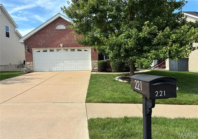 Photo 1 of Single family home for sale at 221 Stone Run Blvd, Wentzville, MO 63385 | MLS# MIS26053497 | Listing updated on 2026-09-08