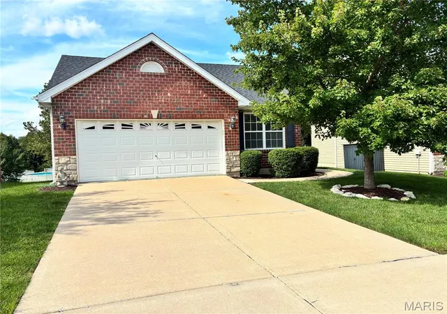 Photo 2 of Single family home for sale at 221 Stone Run Blvd, Wentzville, MO 63385 | MLS# MIS26053497 | Listing updated on 2026-09-08