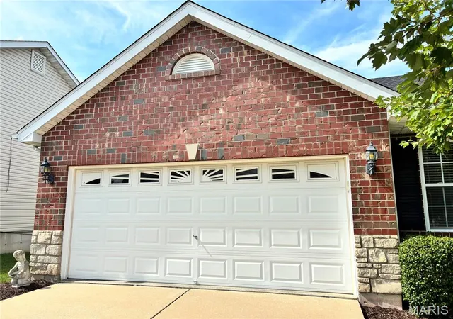 Photo 3 of Single family home for sale at 221 Stone Run Blvd, Wentzville, MO 63385 | MLS# MIS26053497 | Listing updated on 2026-09-08