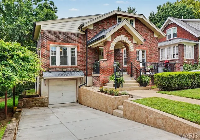 Photo 2 of Sale Pending at 948 Tuxedo Blvd, Saint Louis, MO 63119 | MLS# MIS26053498 | Listing updated on 2026-08-25
