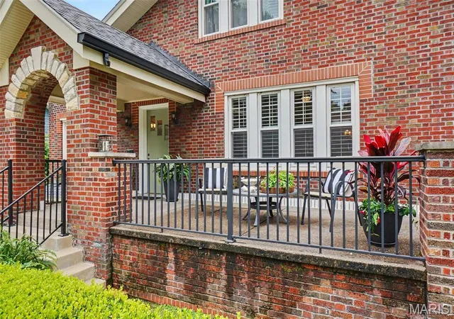 Photo 3 of Sale Pending at 948 Tuxedo Blvd, Saint Louis, MO 63119 | MLS# MIS26053498 | Listing updated on 2026-08-25