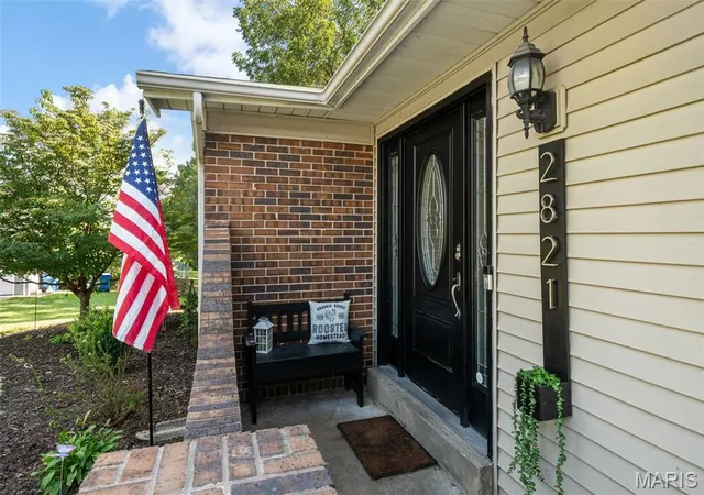 Photo 2 of Sale Pending at 2821 Rose Acres Ln, Maryland Heights, MO 63043 | MLS# MIS26053503 | Listing updated on 2026-09-01
