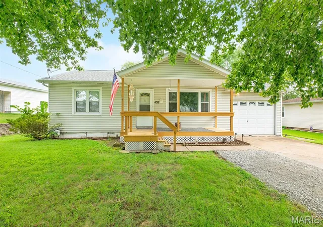 1st image of 438 W Rosedale Dr, East Alton, IL 62024 | MLS# MIS26053507