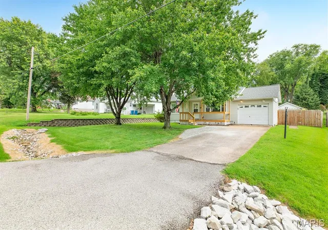 2nd image of 438 W Rosedale Dr, East Alton, IL 62024 | MLS# MIS26053507