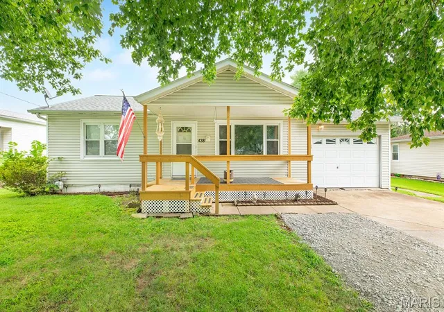 5th image of 438 W Rosedale Dr, East Alton, IL 62024 | MLS# MIS26053507