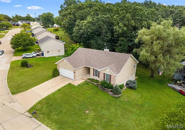 4th image of 65 Adventura Dr, Festus, MO 63028 | MLS# MIS26053508