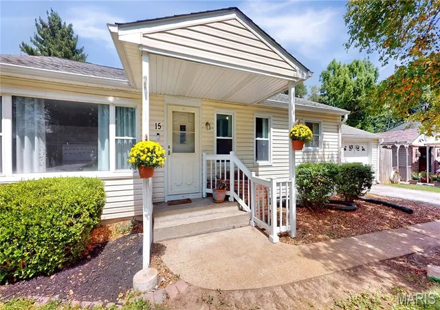 Photo 2 of Single family home for sale at 15 Fahey Pl, Belleville, IL 62220 | MLS# MIS26053517 | Listing updated on 2026-08-30