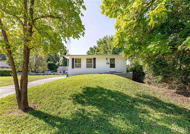 Photo 1 of Sale Pending at 2826 Glade Ave, Saint Louis, MO 63136 | MLS# MIS26053522 | Listing updated on 2026-08-23