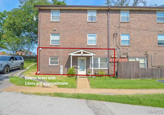 Photo 1 of Condo for sale at 6941 Colonial Woods Dr #27, Saint Louis, MO 63129 | MLS# MIS26053523 | Listing updated on 2026-09-14