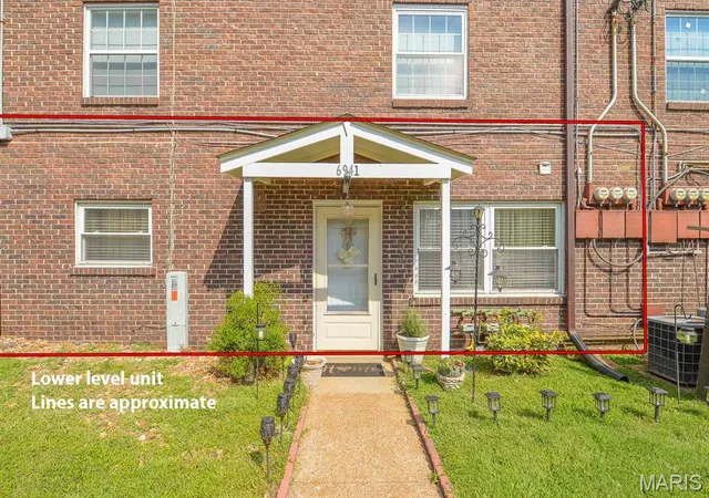 Photo 2 of Condo for sale at 6941 Colonial Woods Dr #27, Saint Louis, MO 63129 | MLS# MIS26053523 | Listing updated on 2026-09-14