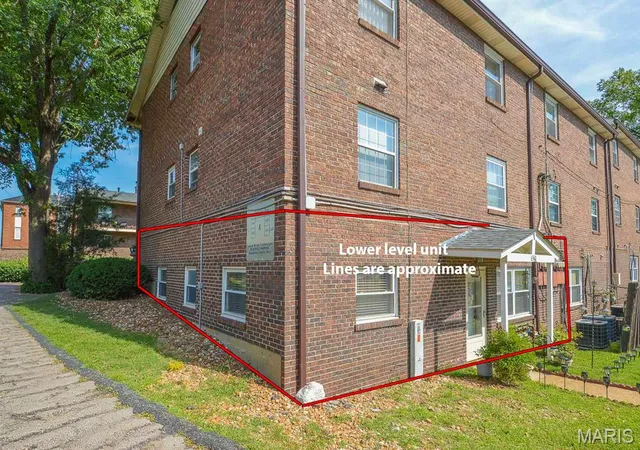 Photo 3 of Condo for sale at 6941 Colonial Woods Dr #27, Saint Louis, MO 63129 | MLS# MIS26053523 | Listing updated on 2026-09-14