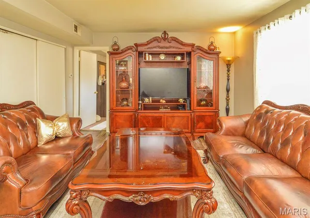 Photo 4 of Condo for sale at 6941 Colonial Woods Dr #27, Saint Louis, MO 63129 | MLS# MIS26053523 | Listing updated on 2026-09-14