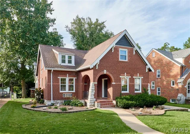 Single family home for sale at 2900 Clearview Dr, Saint Louis, MO 63121 | MLS# MIS26053525