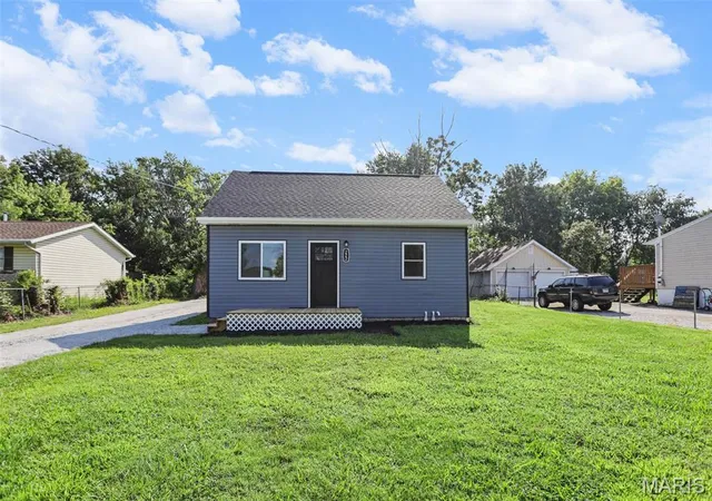 2nd image of 222 Lindenwood Dr, East Alton, IL 62024 | MLS# MIS26053529