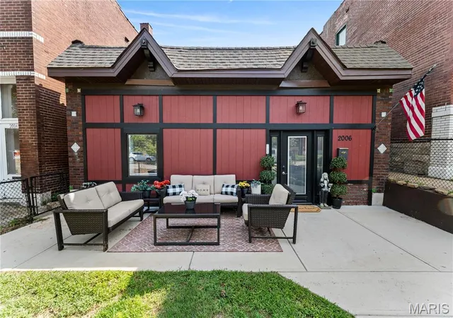 Single family home for sale at 2006 Geyer Ave, Saint Louis, MO 63104 | MLS# MIS26053534