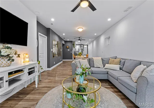 2nd image of 2006 Geyer Ave, Saint Louis, MO 63104 | MLS# MIS26053534